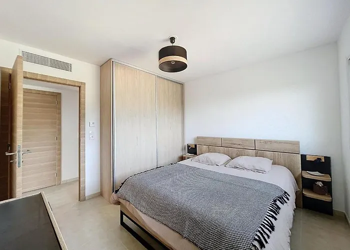 Appartement T2 Avec Vue Et Citadelle *